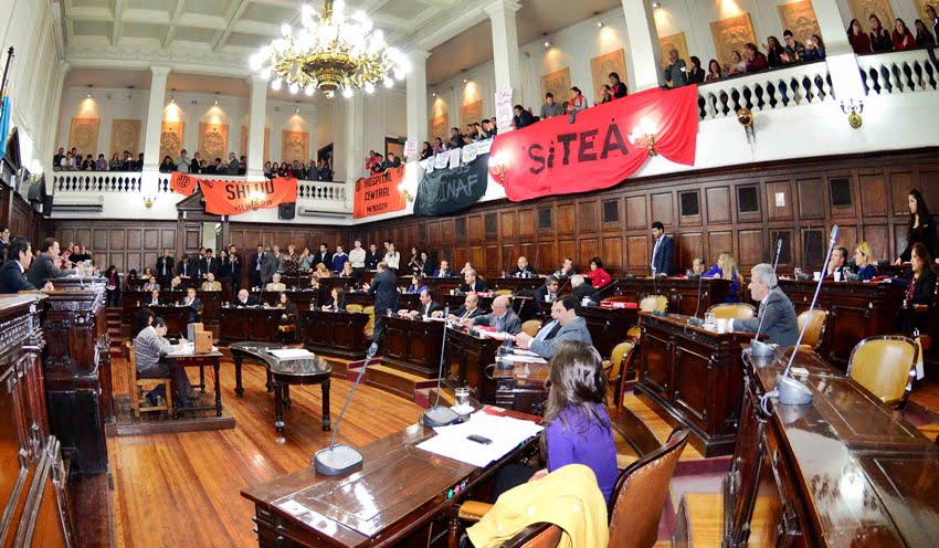 Con representantes gremiales presentes, el Senado aprobó la homologación de las paritarias. Foto: Prensa Senado