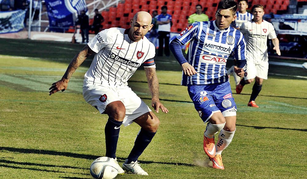 Télam Mendoza 26/017/2015 San Lorenzo, condicionado por las expulsiones de Matías Caruzzo y Pablo Barrientos en el segundo tiempo, se aferró al empate 1-1 con Godoy Cruz en Mendoza por la 18 fecha del Torneo de Peimera División. Foto: Alfredo Ponce/Télam/ema