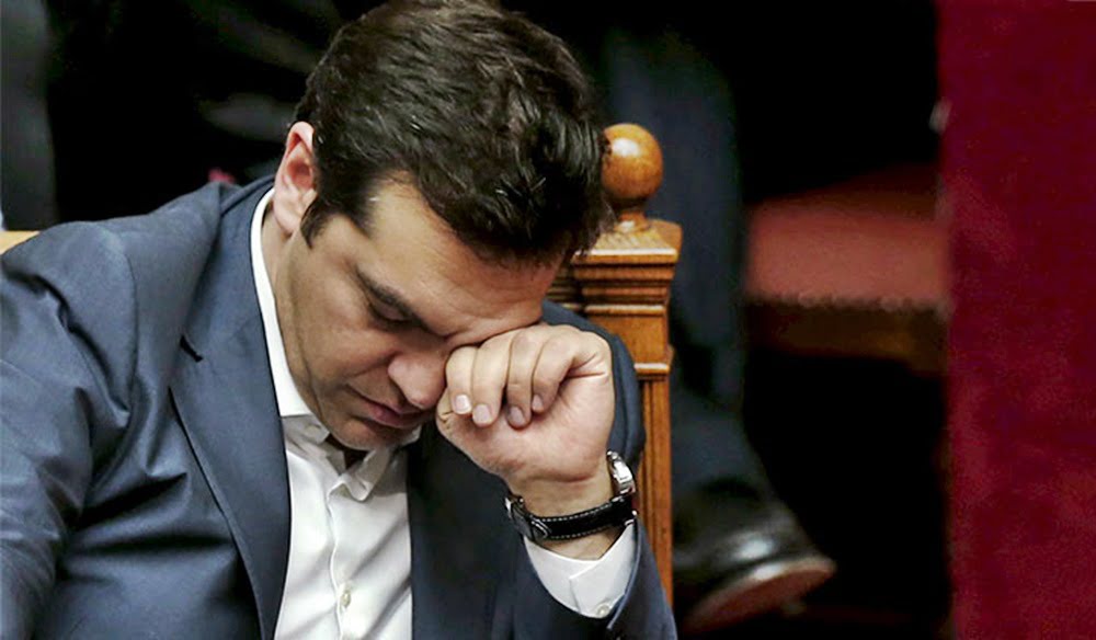 Alexis Tsipras encara el peor momento desde que asumió, acorralado por su decisión de pactar con Merkel. Foto: Reuters