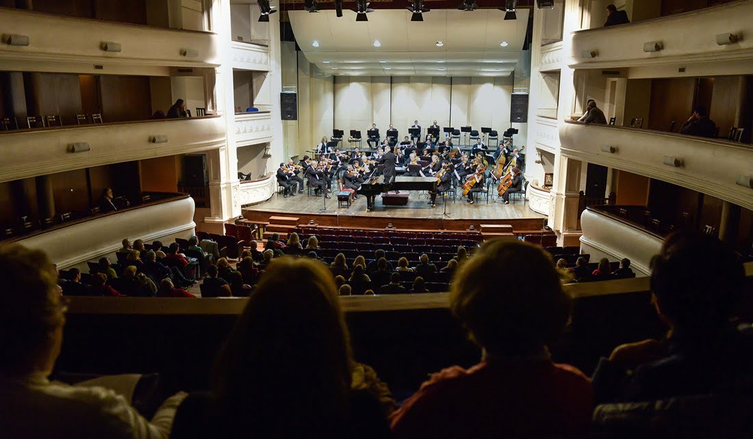 27 de junio 2014 Teatro Independencia , Ministerio de Cultura Orquesta Filarmónica de Mendoza dirijida por Pablo Alvarado de Chile y Solista en piano Analía Marigliano