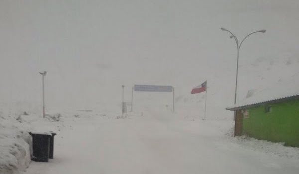 Así se veía la ruta internacional en la frontera entre Chile y Argentina del lado chileno este miércoles en la mañana. Foto: @UPFronterizos