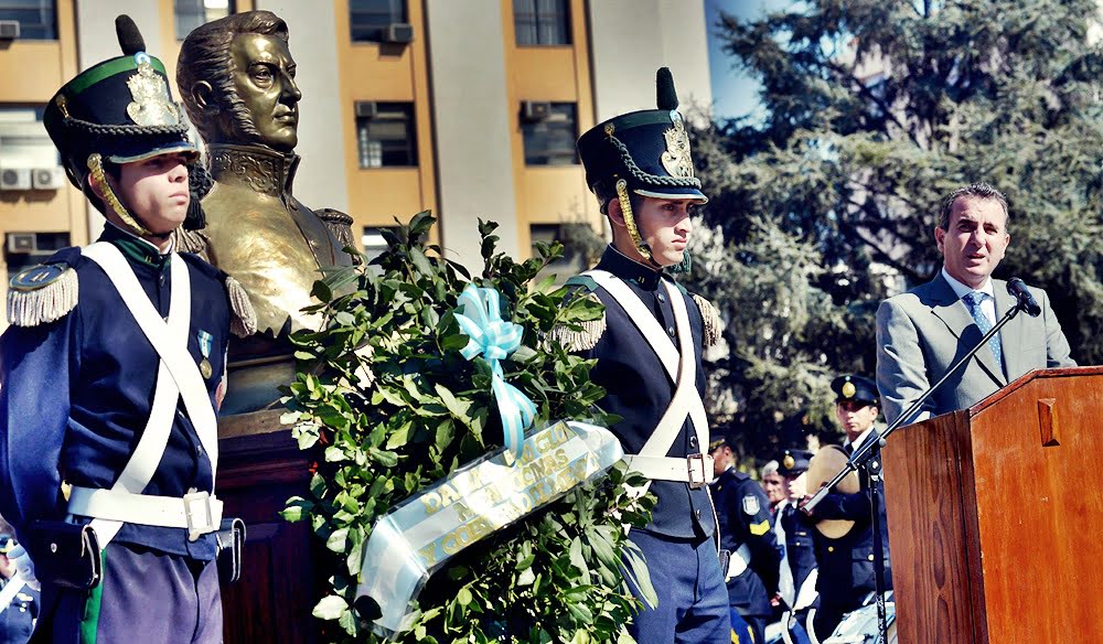 El Gobernador de Mendoza, Francisco Pérez, participó del acto conmemorativo del “165° Aniversario del Fallecimiento del Libertador General Don José de San Martín” en el Memorial de la Bandera del Ejército de Los Andes, en la Casa de Gobierno. Foto: Prensa Gobierno de Mendoza