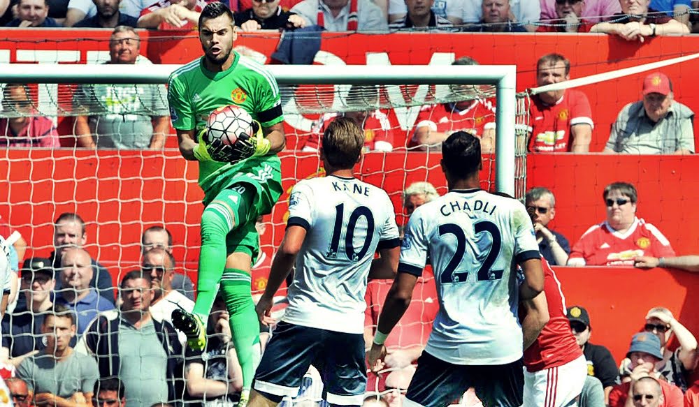 Chiquito Romero tuvo un buen debut en el Manchester.