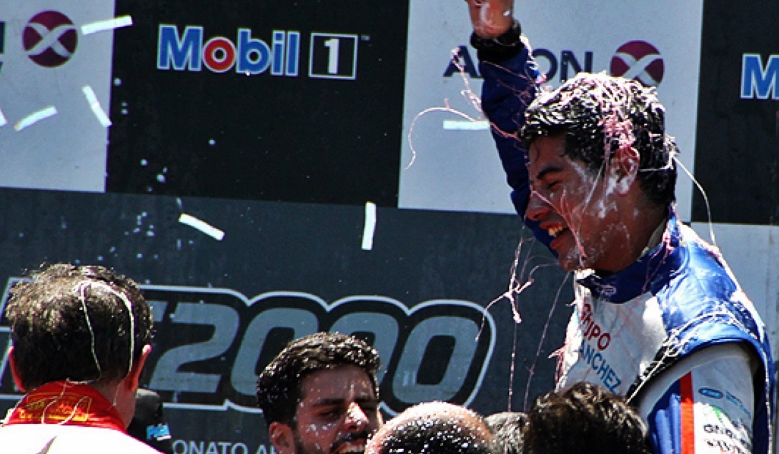 Peluche Cáceres se consagró campeón nacional de TC2000.