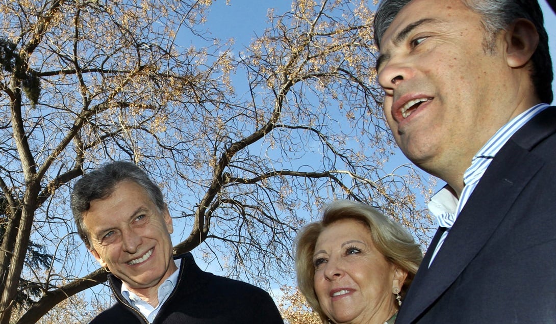 El presidente Macri con su puntera local Susana Balbo y el gobernador Alfredo Cornejo. 