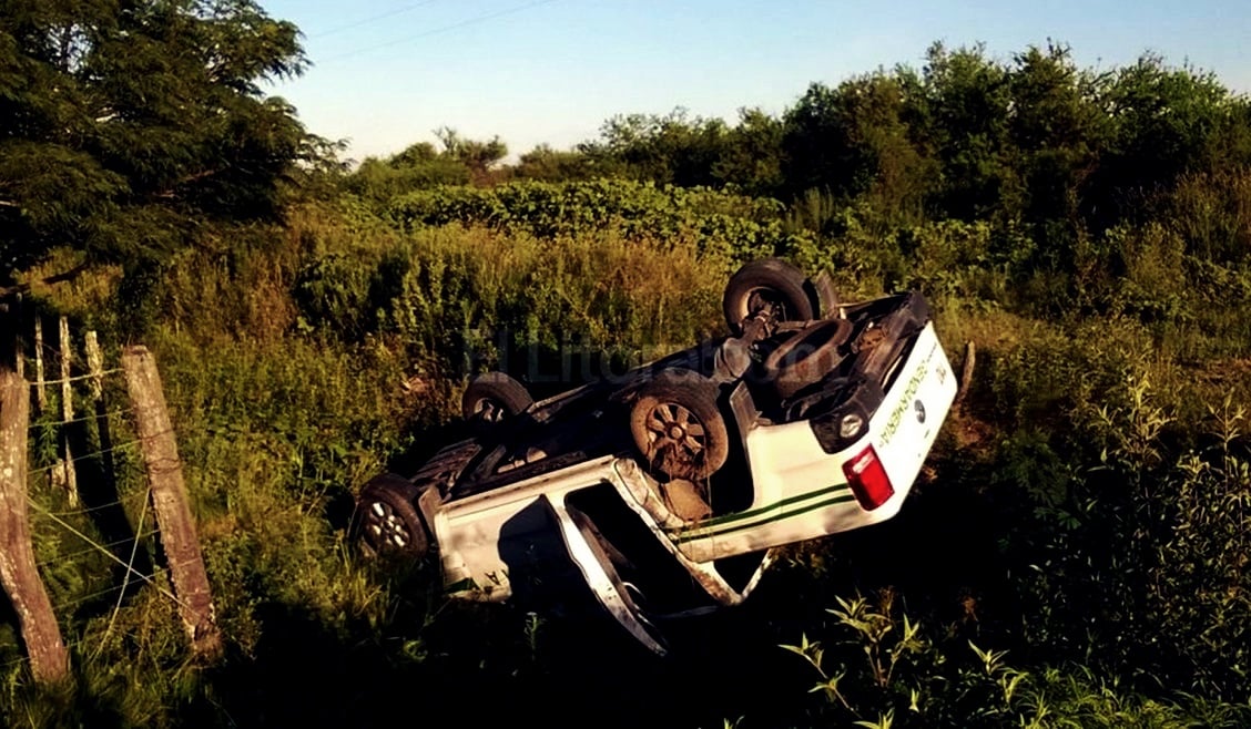 En una camioneta robada y disfrazada de móvil de Gendarmería volcó Martín Lanatta antes de ser detenido, con heridas que lo inmovilizaron en el lugar del choque. 