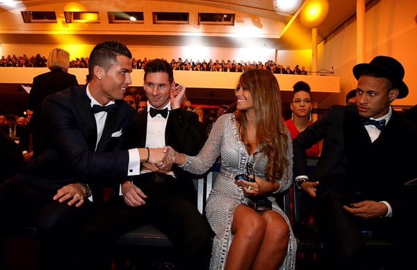 Messi fue a la ceremonia con su mujer Antonella Roccuzzo. Estuvo sentado al lado de Cristiano Ronaldo. 