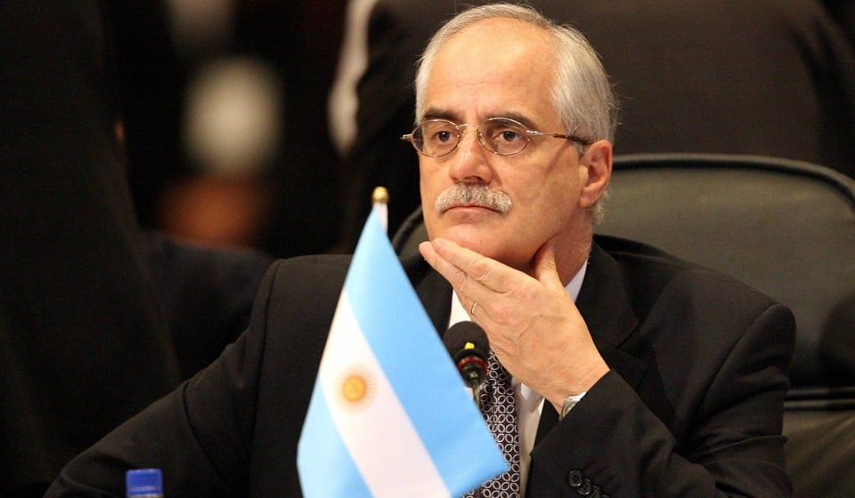 Foreign Minister of Argentina, Jorge Taiana listens a speech during the final plenary session of the 37th OAS Meeting, in Panama City, 05 June 2007.  AFP PHOTO/Yuri CORTEZ