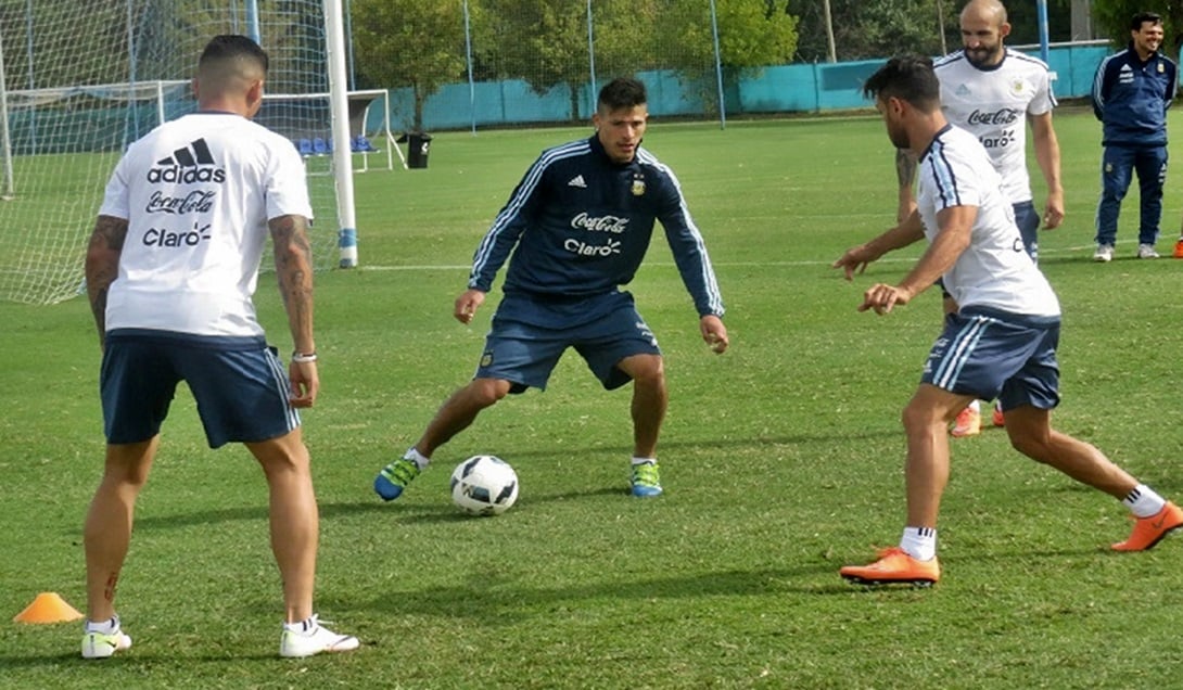 La Selección se entrena a la espera de Bolivia, el martes en Córdoba.