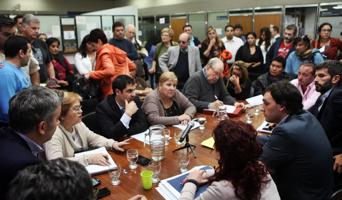 En la Subsecretaria de Trabajo se reunieron los paritarios de ATE y AMPROS con los del Gobierno. Foto: Prensa Gobierno de Mendoza