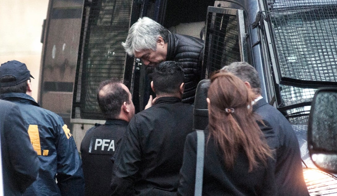 Lazaro Báez es trasladado por la Policía Federal por orden del juez Sebastián Casanello. Foto: Télam