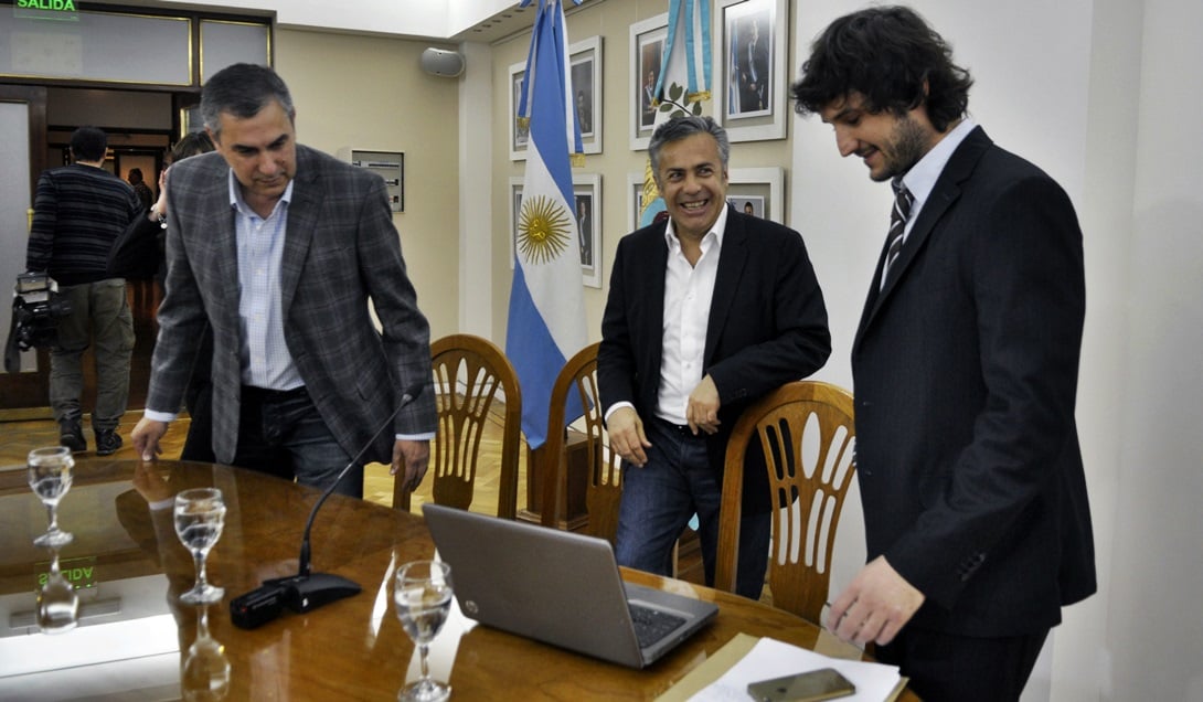 Enrique Vaquié, Alfredo Cornejo y Facundo Biffi en la presentación de la nueva medición del IPC de la DEIE. Foto: Prensa Gobierno de Mendoza