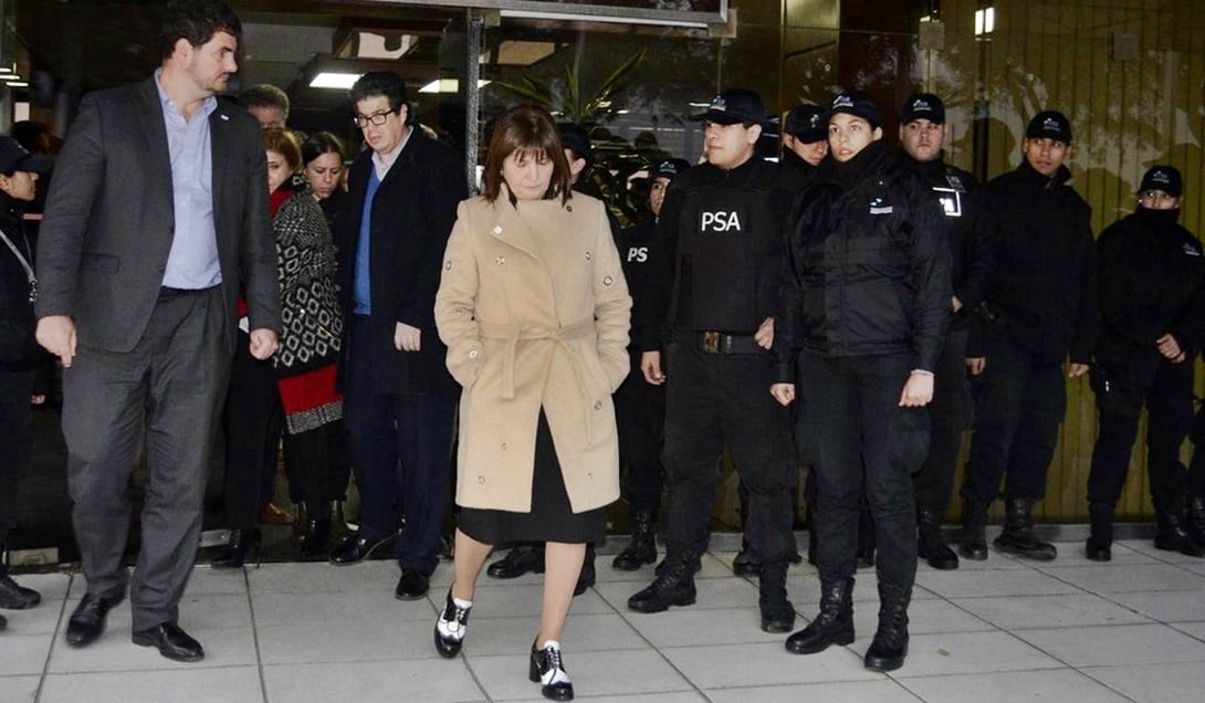 Patricia Bullrich encabezó un gigantesco operativo en torno al traslado de Ibar Pérez Corradi, quien negoció con el macrismo una celda vip y otras condiciones para declarar contra funcionarios kirchneristas, principalmente Aníbal Fernández.