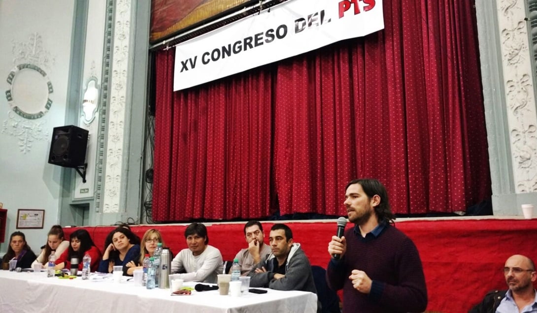 Nicolás del Caño se dirige a la dirigencia del PTS durante el congreso de la fuerza trotskista desarrollado en Buenos Aires el último fin de semana. Foto: PTS