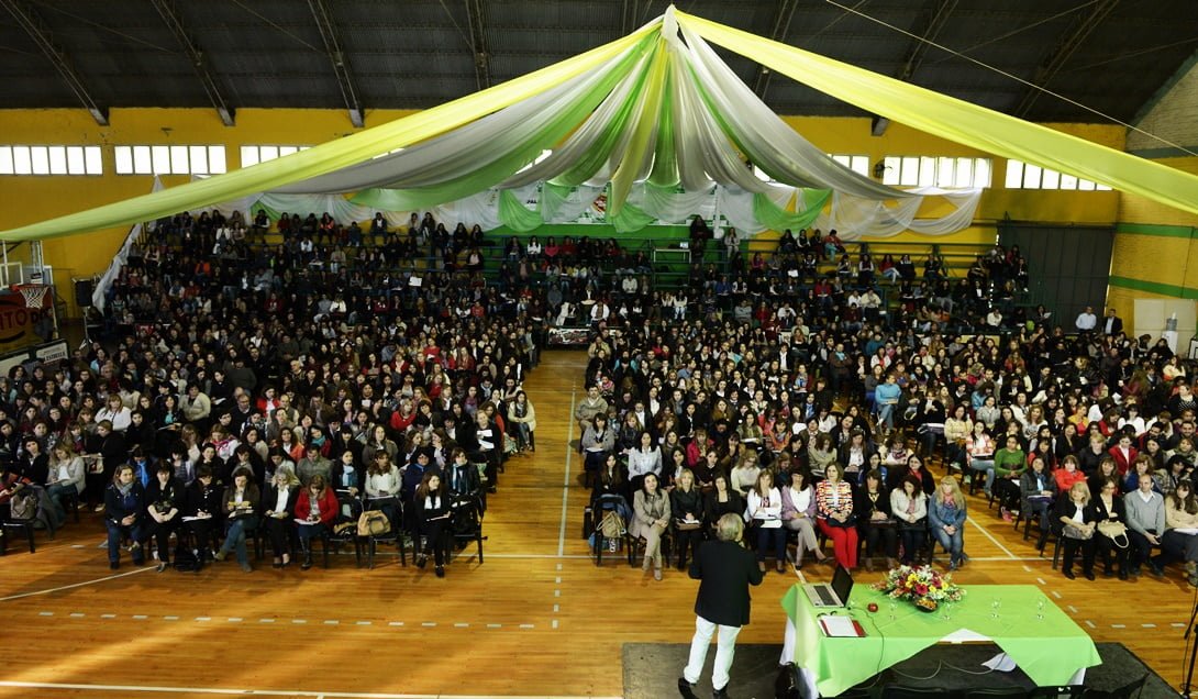 Unos 1.500 docentes asistieron a la disertación del catedrático Santos Guerra en Junín. Foto: Prensa Municipalidad de Junín