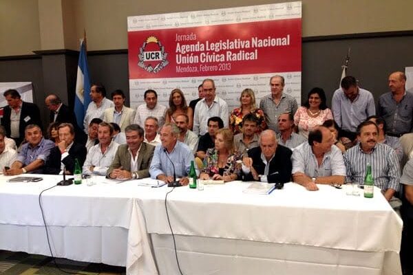 Los radicales de todo el país iniciaron la campaña nacional para las legislativas en Mendoza