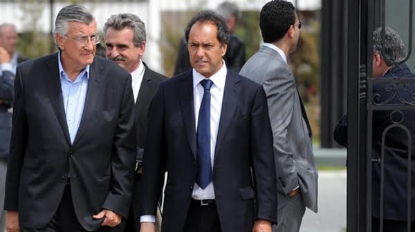 Después de conocer el último parte de Gioja, Scioli decidió viajar a San Juan con un reconocido infectólogo