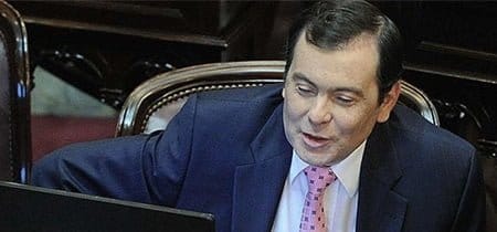 El radical K Gerardo Zamora fue elegido al frente del Senado de la Nación por 57 votos a 12, ante la indignación de la UCR