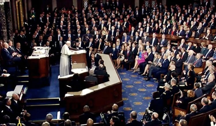 El primer papa en El Capitolio: «No les tememos a los extranjeros porque la mayoría fuimos extranjeros»