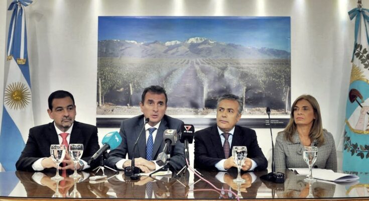 Cornejo y Pérez anunciaron un proyecto conjunto para pedir $5.800 millones prestados y pagarles con bonos a los proveedores