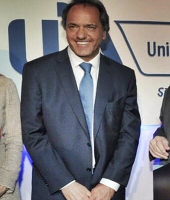 Scioli prometió «el gran desarrollo argentino» a los industriales de la UIA