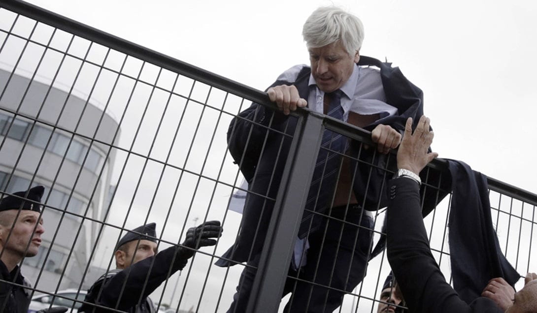 Trabajadores corrieron a directivos de Air France de una reunión con el sindicato en la estación Charles de Gaulle