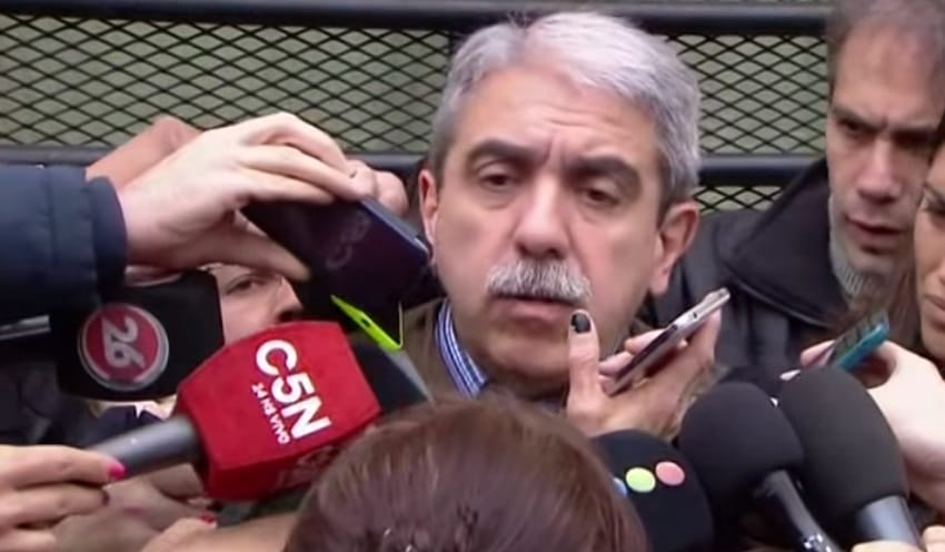 Aníbal Fernández al votar: «Ser candidato a gobernador es el hecho político más importante de mi vida»