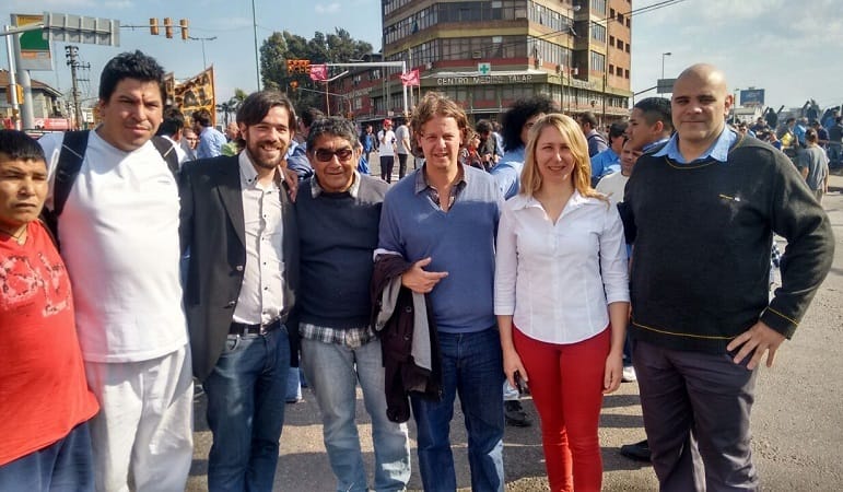 Con actos en calles, teatros y pequeños mitines, los candidatos agotan sus últimos cartuchos en la batalla proselitista este jueves antes de la veda