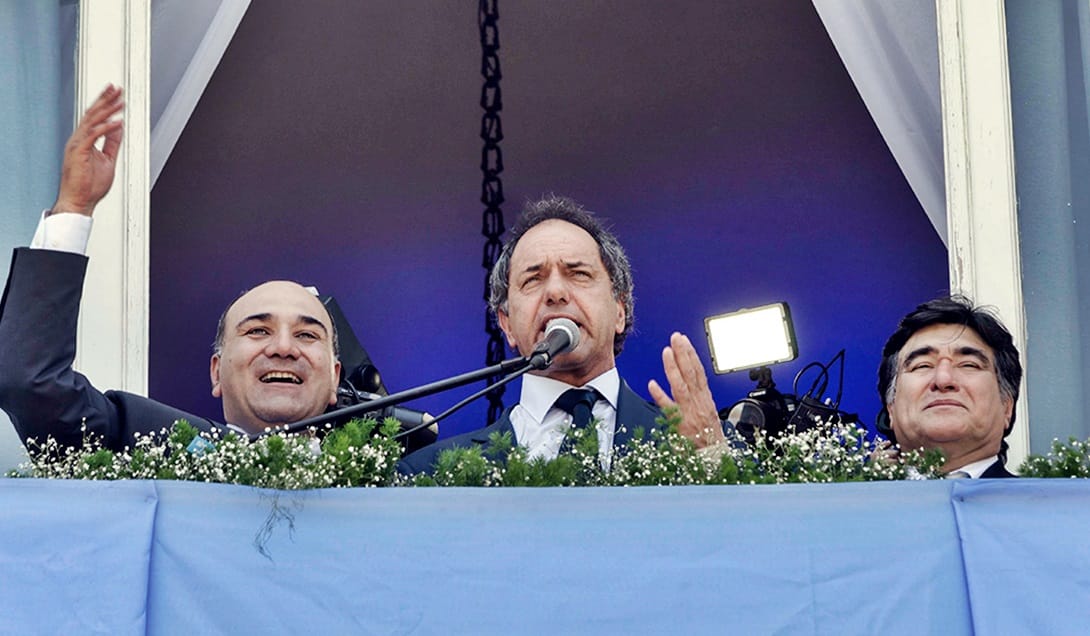 Scioli con los gobernadores en Tucumán: «Les pido que trabajemos incansablemente de acá al 22 de noviembre»