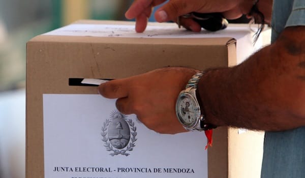 En Mendoza hay 1.356.000 personas habilitadas para votar, unas 360 por mesa