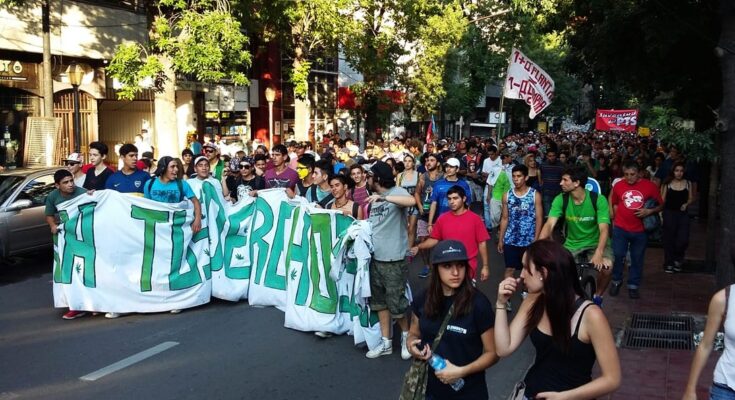 En la víspera de la Marcha Mundial de la Marihuana, Del Caño y Bregman presentaron un proyecto para legalizar su uso