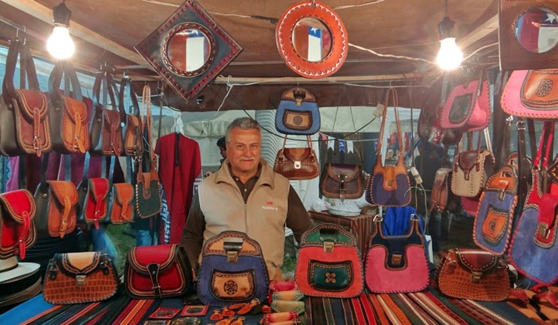 Luis, el artesano, llegó a Mendoza en el 75'. Foto: Javier Vautier / Especial para EXPLÍCITO