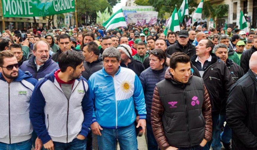 Pablo Moyano (con campera de Argentina) caminó en la Marcha Federal junto a su hermano Facundo, diputado nacional por el massismo.