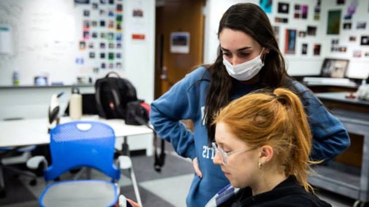 «En el país más rico del mundo los médicos están rogando por mascarillas y guantes»