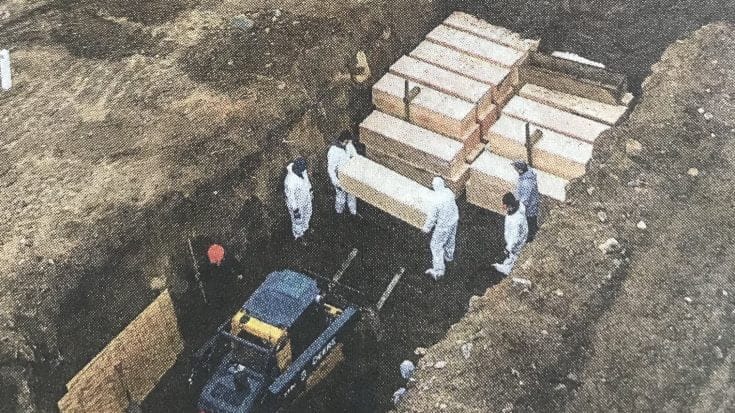 Abren fosas comunes en Nueva York por el desborde en las morgues