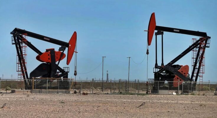 Países productores de petróleo acordaron el mayor recorte de producción de la historia