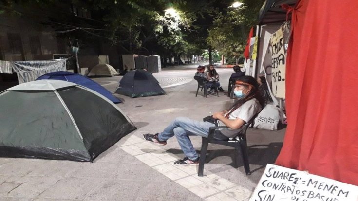 Trabajadoras de la salud precarizadas pasaron la noche en un acampe frente a la Legislatura