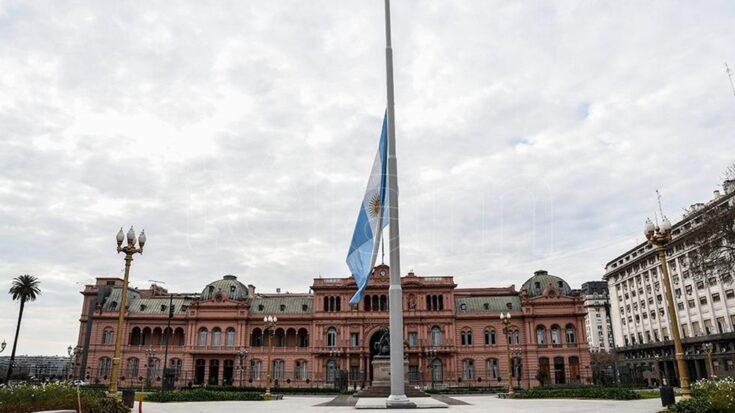 El gobierno nacional decretó cinco días de Duelo Nacional en homenaje a los muertos por coronavirus