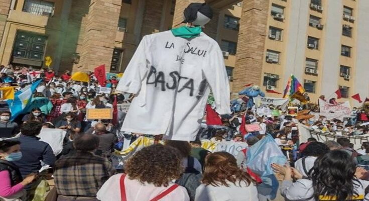 A tres años de la pandemia, Suarez se niega a recomponer los salarios de los trabajadores de la salud, que perdieron 36% en 2020