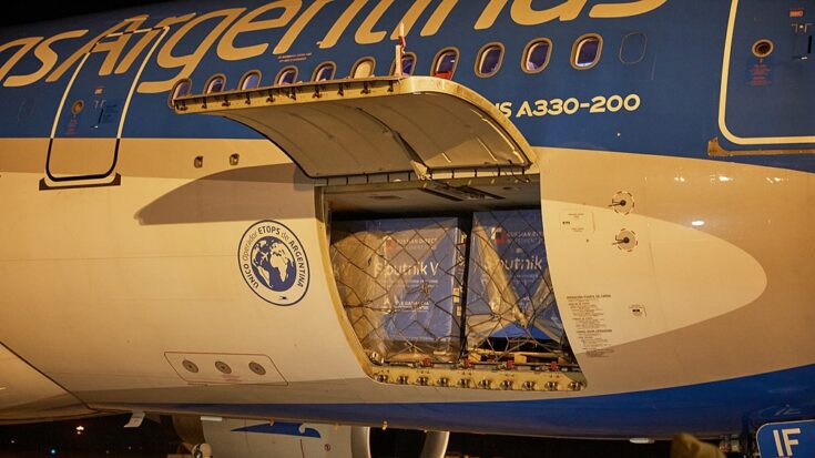 Partió otro vuelo de Aerolíneas Argentinas a Rusia en busca de vacunas Sputnik V