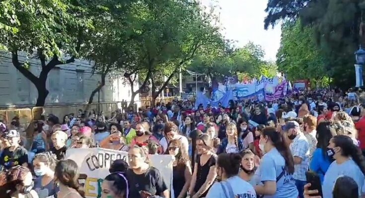 Multitudinario clamor en las calles de Mendoza contra la violencia machista y los estamentos del Estado que hacen la vista gorda