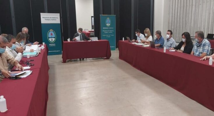 AMPROS tampoco aceptó la oferta de Suarez con aumentos en negro y condicionados al presentismo