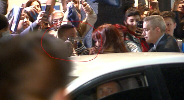 Detuvieron a un hombre que atentó contra Cristina Kirchner con un arma en la puerta de su casa