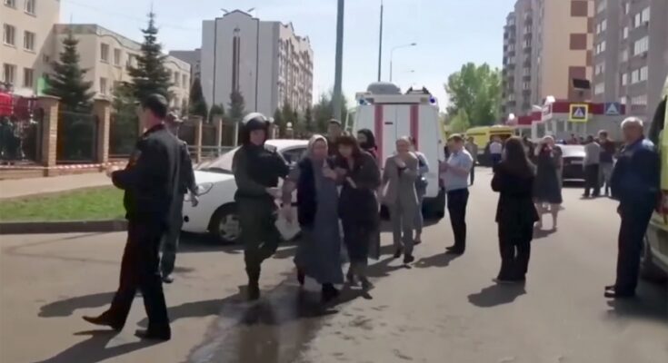 Trece muertos, entre ellos siete niños, en un ataque con arma de fuego en escuela en Rusia