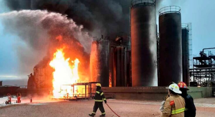 Tres operarios de una refinería en Huincul murieron tras la explosión e incendio en un tanque