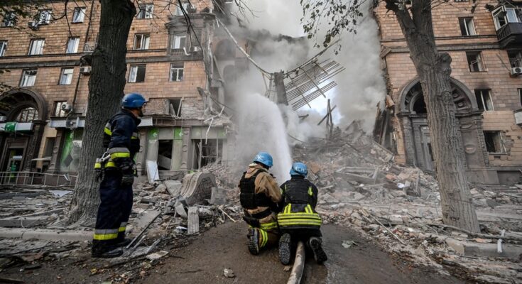 Murieron al menos 17 personas en nuevos bombardeos sobre Zaporiyia, en el sur de Ucrania