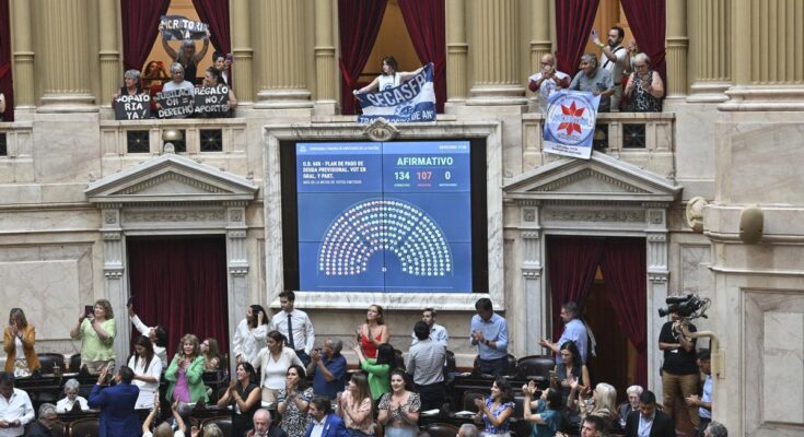 La moratoria previsional es ley: el oficialismo rompió el bloqueo de Juntos por el Cambio con aliados circunstanciales