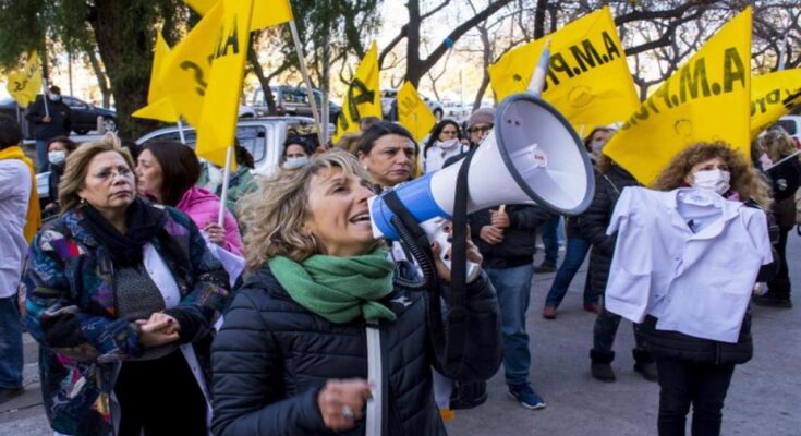 Trabajadores de la salud acusaron a Suarez de no cumplir con lo que prometió en las paritarias y convocaron a un paro