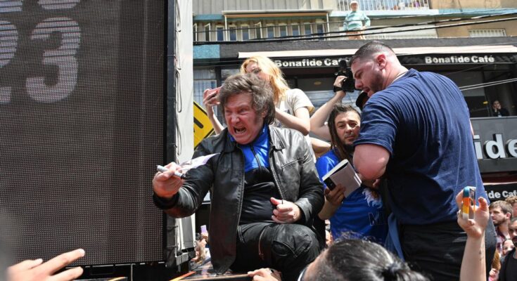 Milei intenta detener la sangría de libertarios descontentos por su alianza con Macri