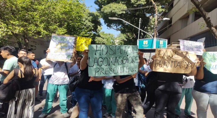 El primer paro del tercer mandato cornejista: trabajadores precarizados en hospitales protestaron por sus salarios de pobreza